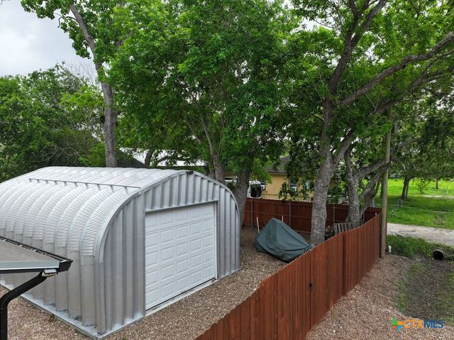 402 E Virginia Avenue, Seadrift, TX 77983