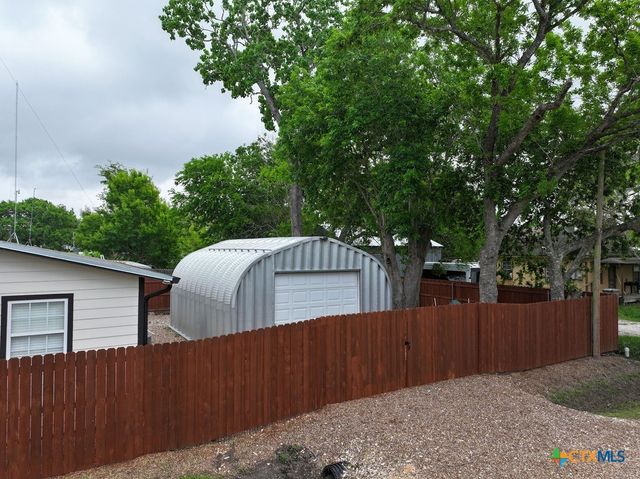 402 E Virginia Avenue, Seadrift, TX 77983