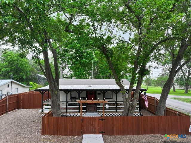 402 E Virginia Avenue, Seadrift, TX 77983