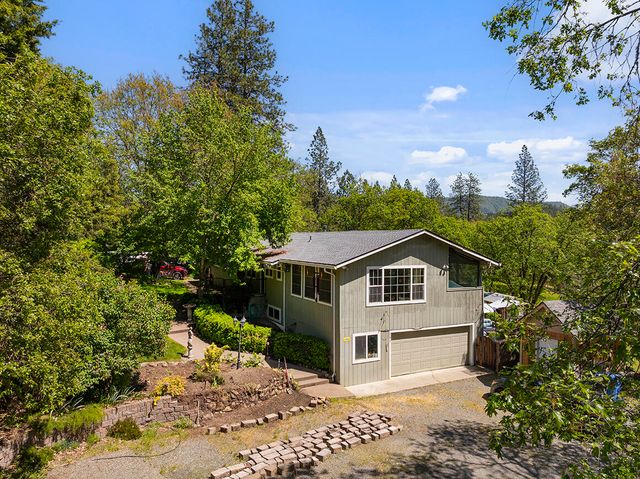 151 Hornet Lane, Grants Pass, OR 97527