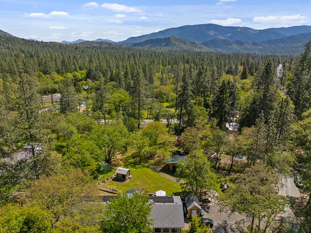 151 Hornet Lane, Grants Pass, OR 97527