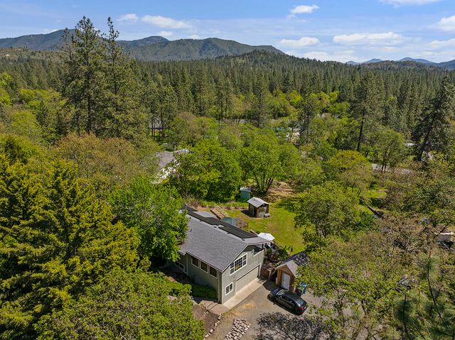 151 Hornet Lane, Grants Pass, OR 97527