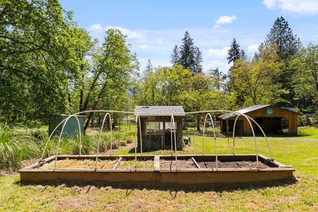 151 Hornet Lane, Grants Pass, OR 97527