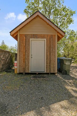 151 Hornet Lane, Grants Pass, OR 97527