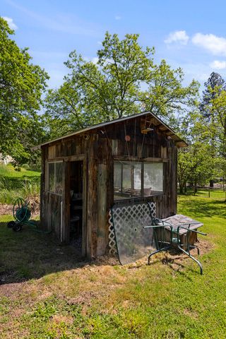 151 Hornet Lane, Grants Pass, OR 97527