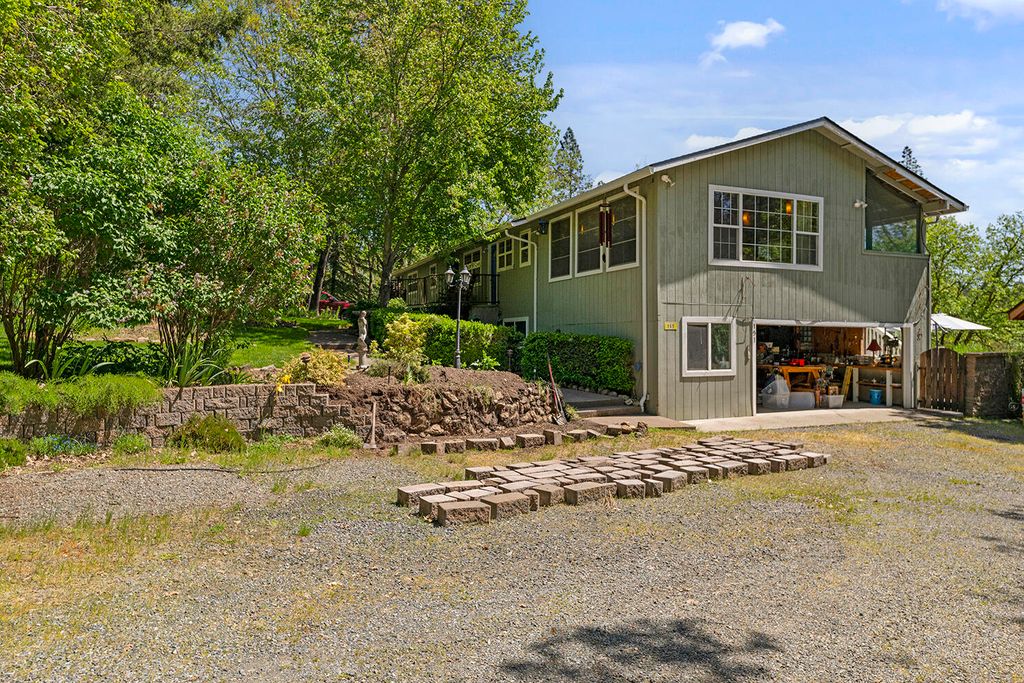 151 Hornet Lane, Grants Pass, OR 97527