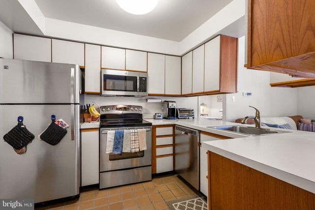 1323 EAGLES RIDGE DR, Chesterbrook, PA 19087