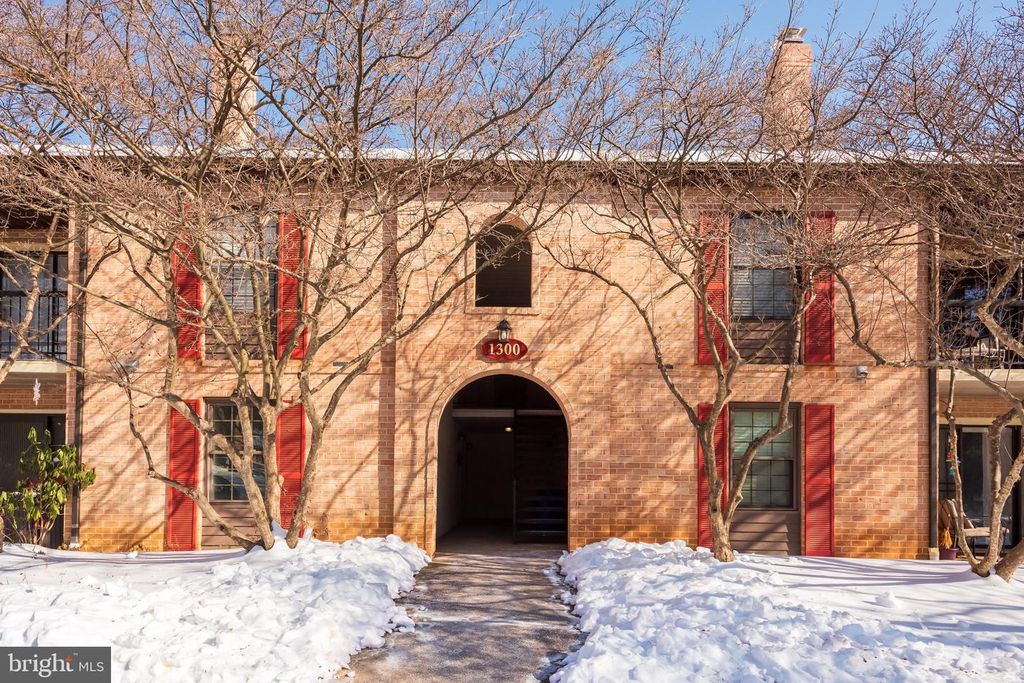 1323 EAGLES RIDGE DR, Chesterbrook, PA 19087