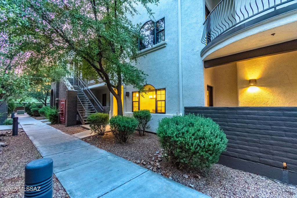 2010 E River Rd Unit 102, Tucson, AZ 85718