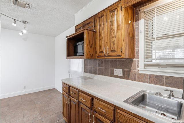 343 W Palfrey, San Antonio, TX 78223