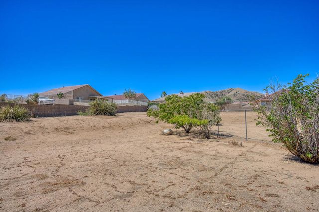 8588 Taft Court, Yucca Valley, CA 92284