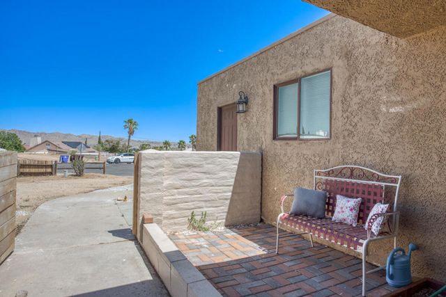 8588 Taft Court, Yucca Valley, CA 92284