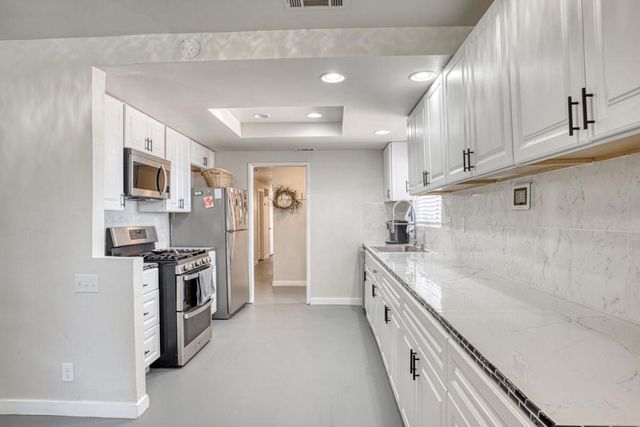 8588 Taft Court, Yucca Valley, CA 92284