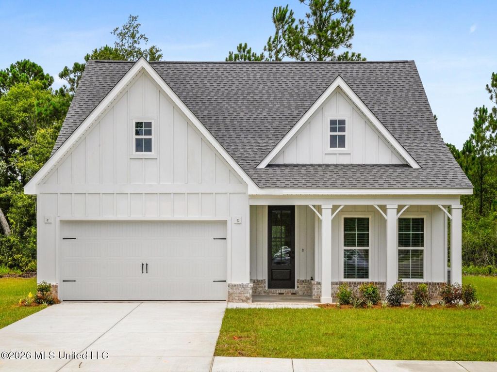 13513 Garland Road, Ocean Springs, MS 39564