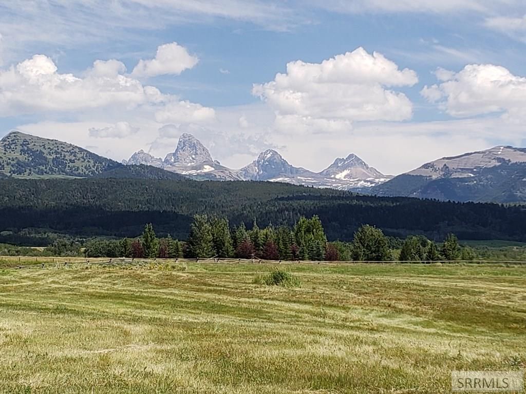 Image 10 of property listing at 1990 Snow Crest Ranch Drive, Driggs, ID 83422
