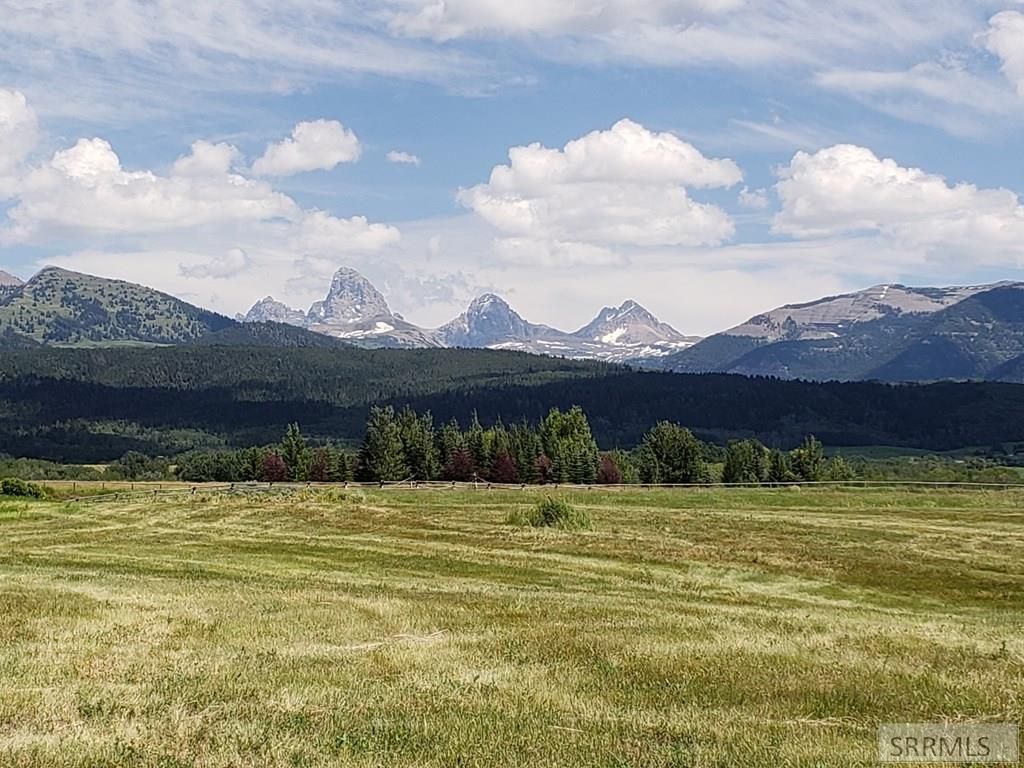 Image 11 of property listing at 1990 Snow Crest Ranch Drive, Driggs, ID 83422