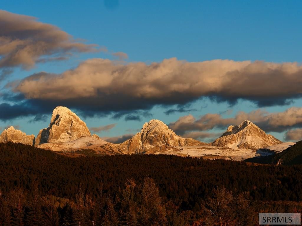 Image 2 of property listing at 1990 Snow Crest Ranch Drive, Driggs, ID 83422