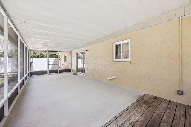 80 WHITCOMB AVENUE, Umatilla, FL 32784