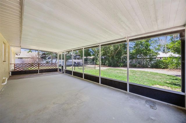 80 WHITCOMB AVENUE, Umatilla, FL 32784