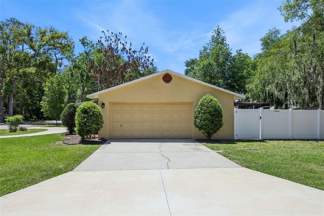 80 WHITCOMB AVENUE, Umatilla, FL 32784