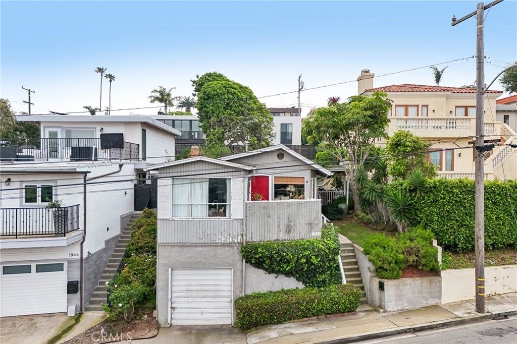 Image 1 of property listing at 1940 N Ardmore, Manhattan Beach, CA 90266