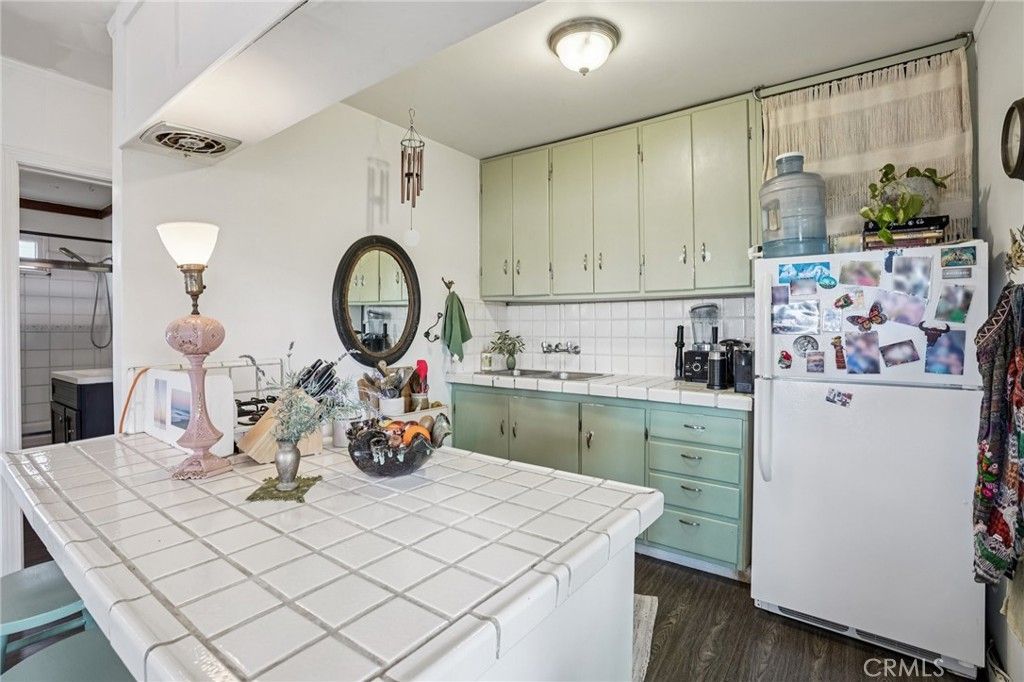 Image 12 of property listing at 1940 N Ardmore, Manhattan Beach, CA 90266