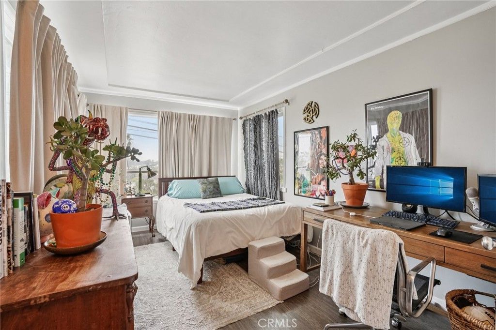 Image 18 of property listing at 1940 N Ardmore, Manhattan Beach, CA 90266