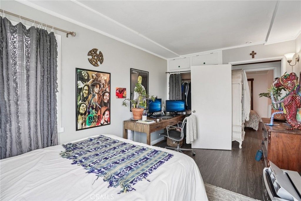 Image 19 of property listing at 1940 N Ardmore, Manhattan Beach, CA 90266