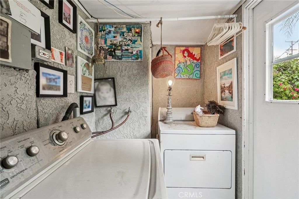 Image 21 of property listing at 1940 N Ardmore, Manhattan Beach, CA 90266