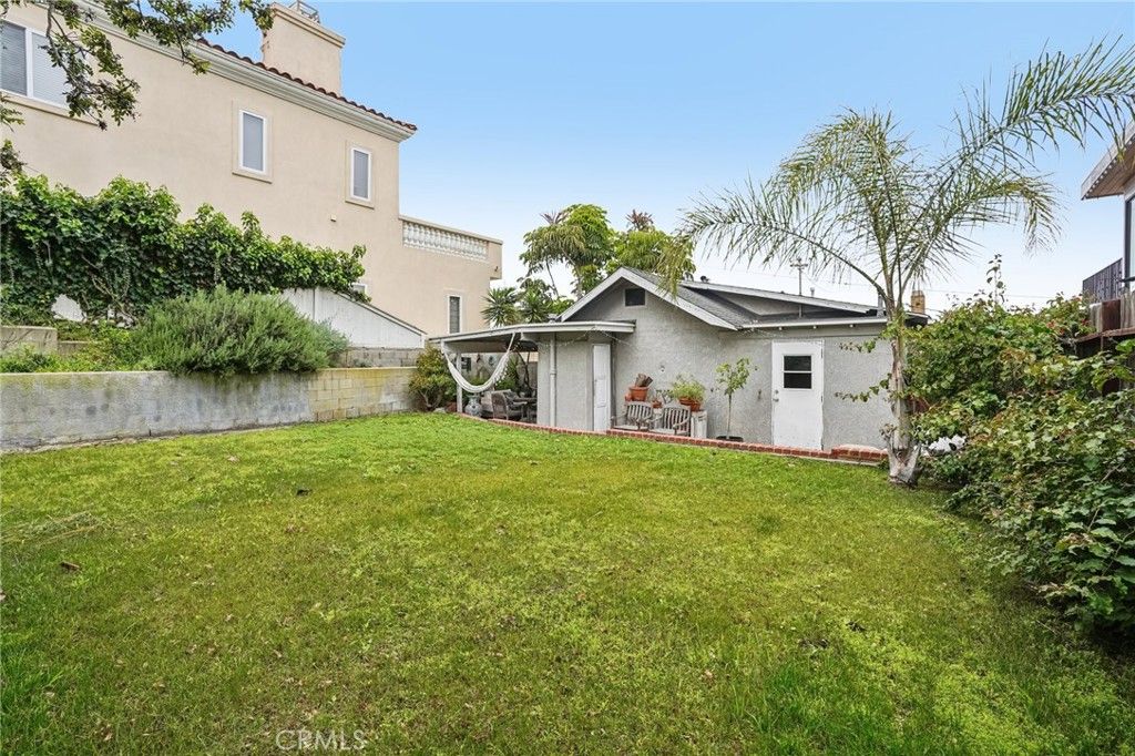 Image 28 of property listing at 1940 N Ardmore, Manhattan Beach, CA 90266