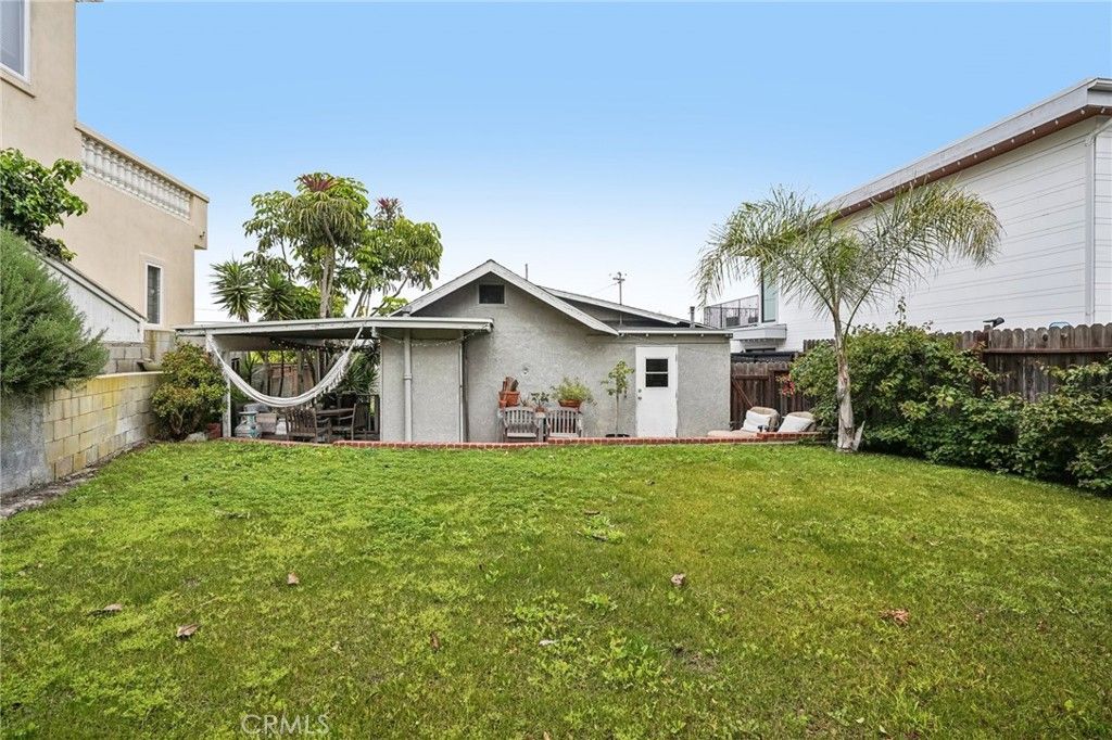 Image 29 of property listing at 1940 N Ardmore, Manhattan Beach, CA 90266