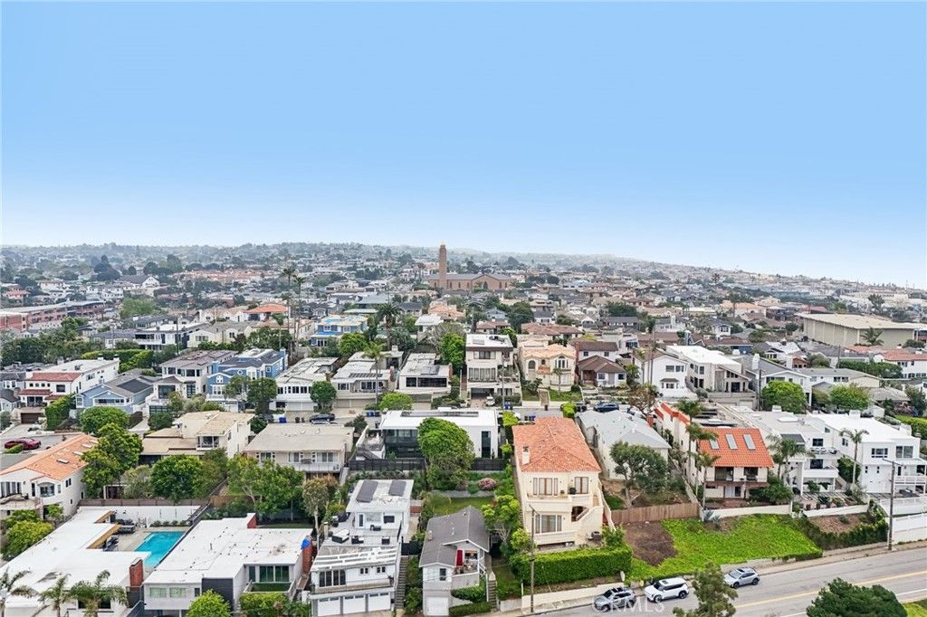 Image 31 of property listing at 1940 N Ardmore, Manhattan Beach, CA 90266