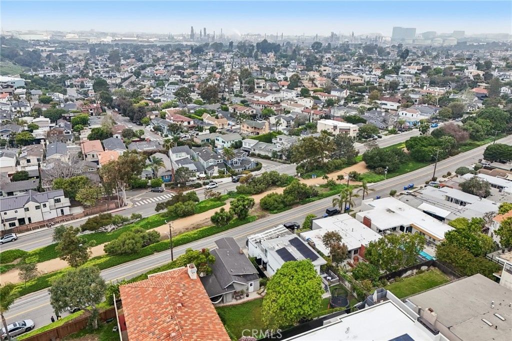 Image 36 of property listing at 1940 N Ardmore, Manhattan Beach, CA 90266