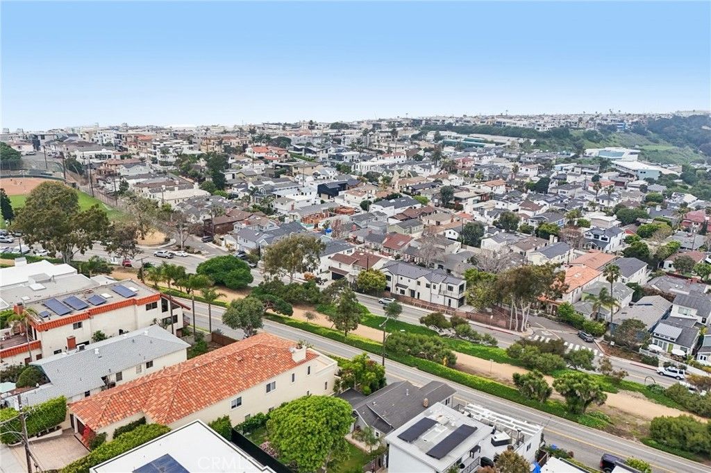 Image 37 of property listing at 1940 N Ardmore, Manhattan Beach, CA 90266