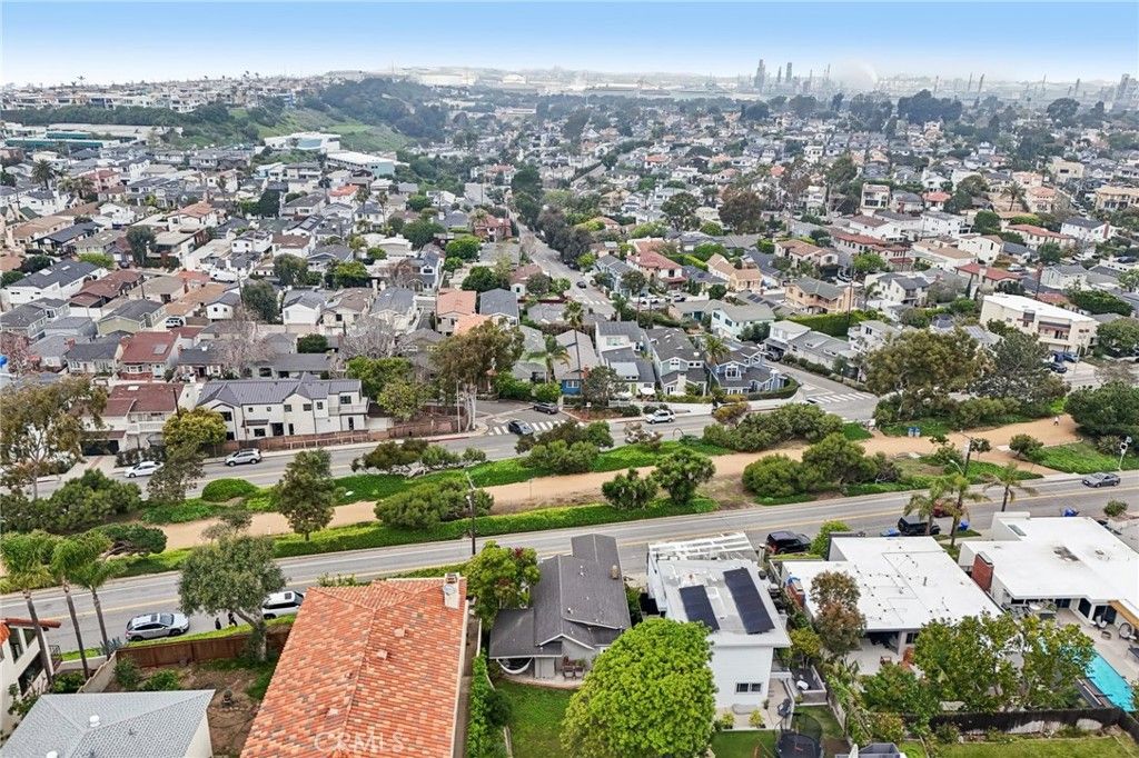 Image 38 of property listing at 1940 N Ardmore, Manhattan Beach, CA 90266