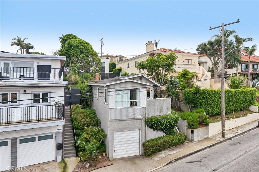 Image 6 of property listing at 1940 N Ardmore, Manhattan Beach, CA 90266