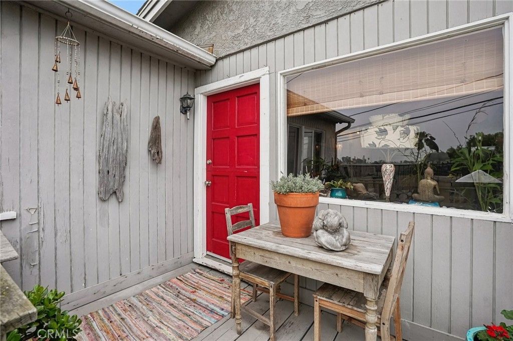 Image 7 of property listing at 1940 N Ardmore, Manhattan Beach, CA 90266