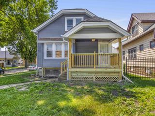 1701 W Keefe AVENUE, Milwaukee, WI 53206