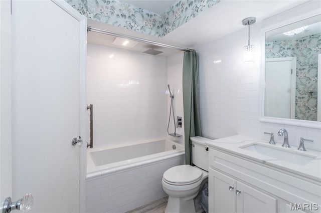 4351 Chateau De Ville Drive C, St Louis, MO 63129