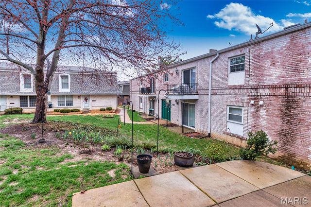 4351 Chateau De Ville Drive C, St Louis, MO 63129