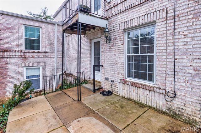 4351 Chateau De Ville Drive C, St Louis, MO 63129