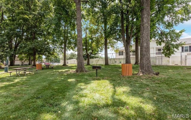 4351 Chateau De Ville Drive C, St Louis, MO 63129