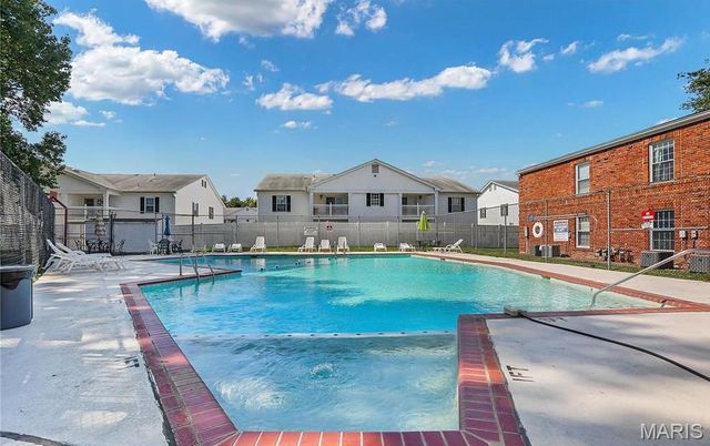 4351 Chateau De Ville Drive C, St Louis, MO 63129