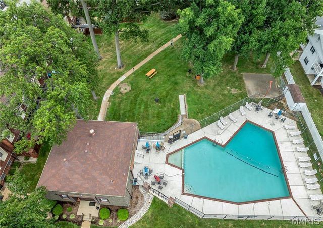 4351 Chateau De Ville Drive C, St Louis, MO 63129