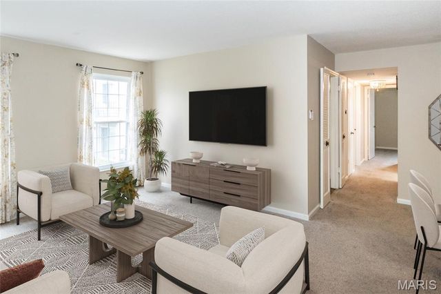 4351 Chateau De Ville Drive C, St Louis, MO 63129