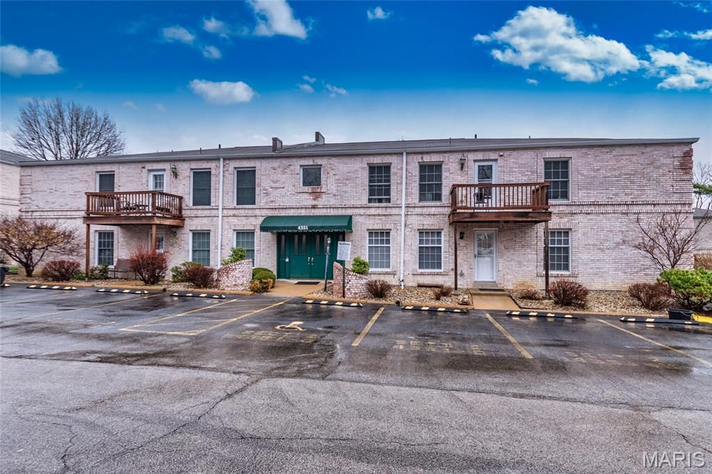 4351 Chateau De Ville Drive C, St Louis, MO 63129