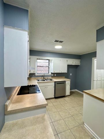 5923 Davis Drive, Pine Bluff, AR 71603