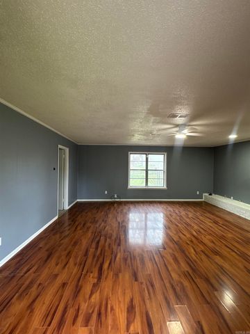 5923 Davis Drive, Pine Bluff, AR 71603