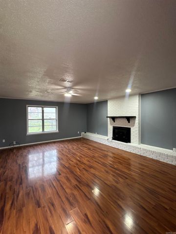 5923 Davis Drive, Pine Bluff, AR 71603