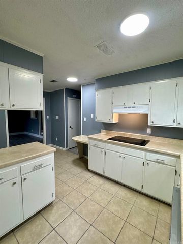 5923 Davis Drive, Pine Bluff, AR 71603